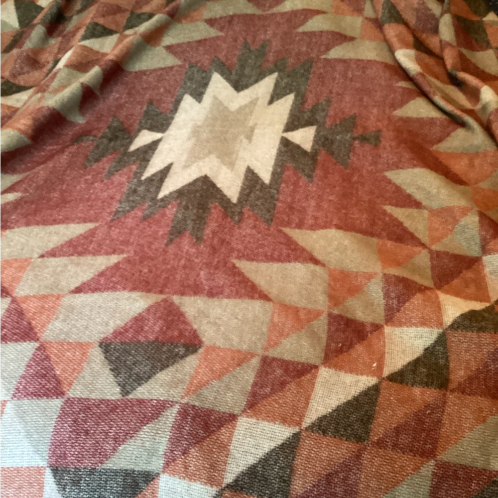 Geometric Patterned Cape Steve Madden - image 1